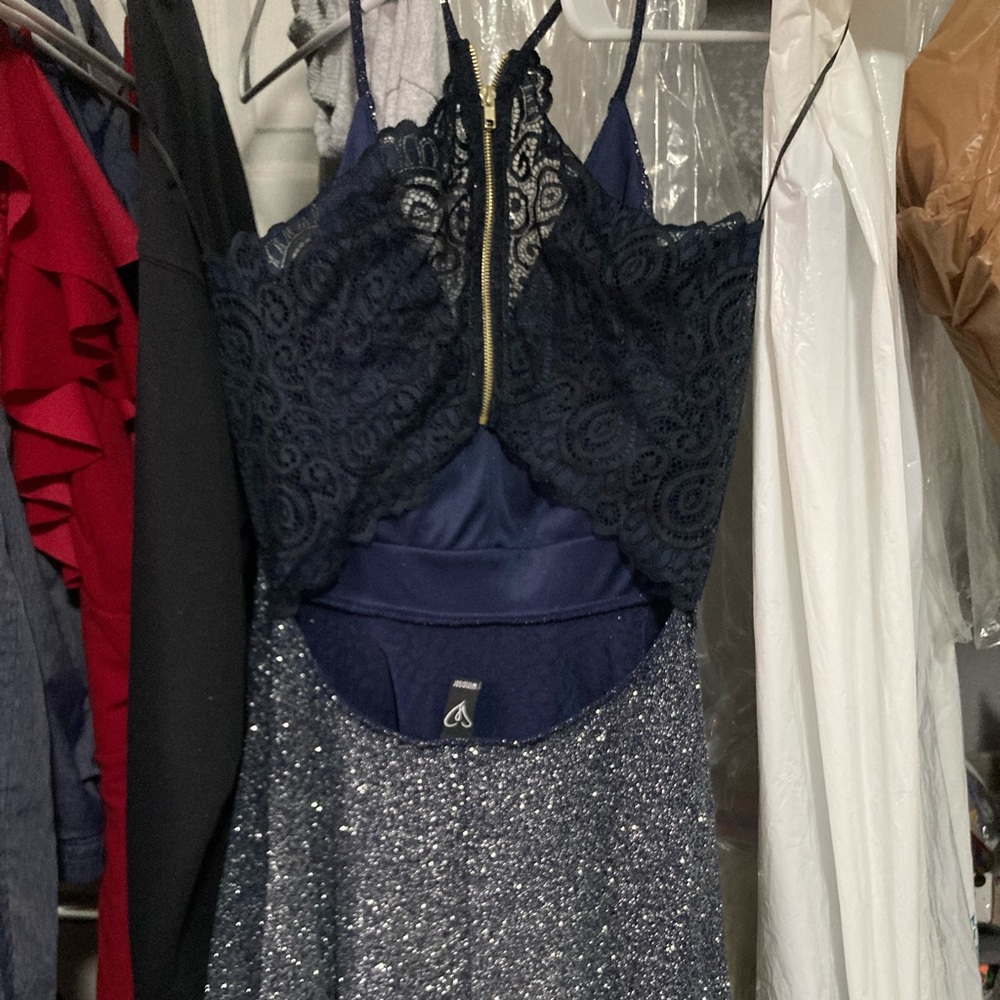 Size medium navy blue Windsor wore it once.